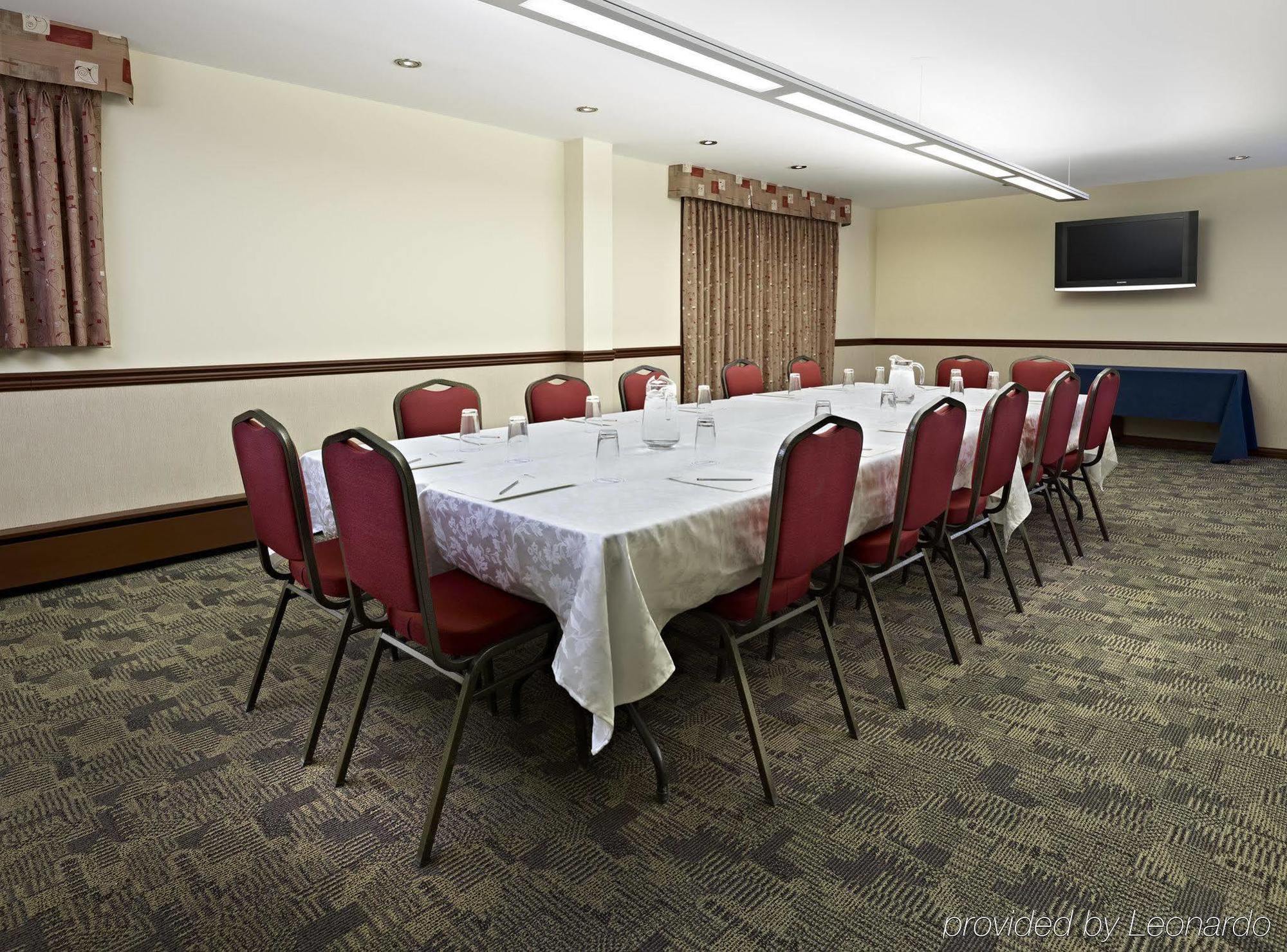 ילונייף Coast Fraser Tower מראה חיצוני תמונה